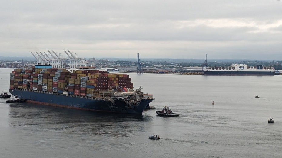 tugboats towing Dali container ship